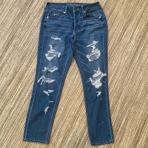 American Eagle tomgirl distressed jeans size 6 regular. Button-fly